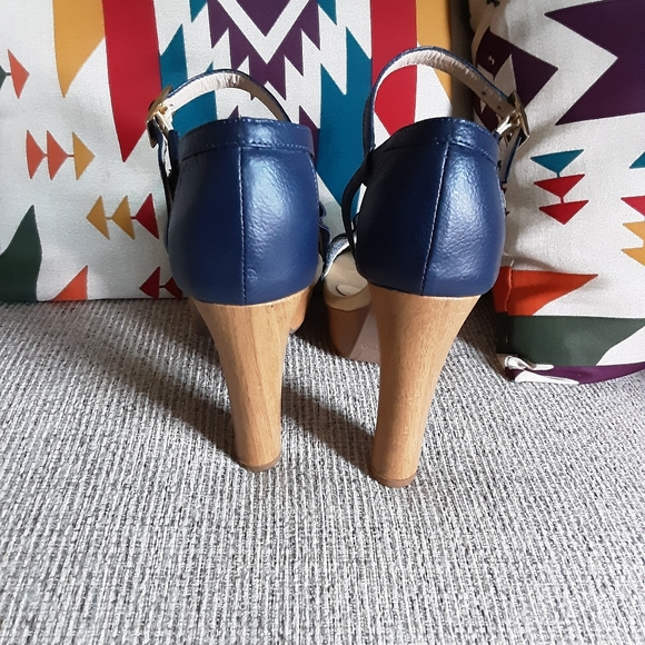 Carolina Cruz Blue Faux Wood Heel Sandals - Picture 3 of 12